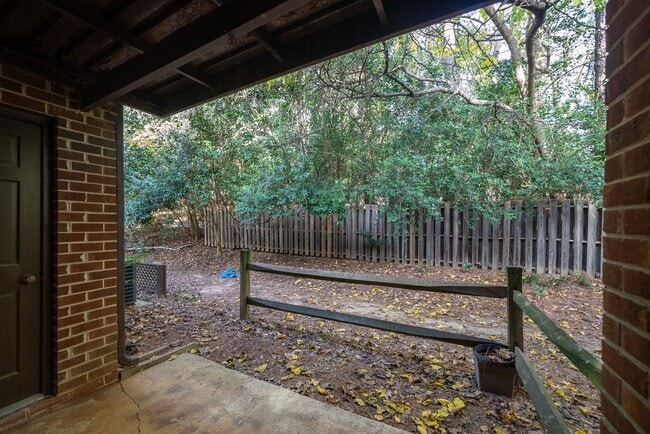 Building Photo - Townhome off Falls of Neuse: Available 6/6
