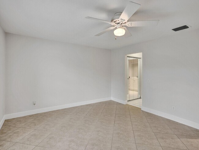 Building Photo - 3747 E Valley Green Dr