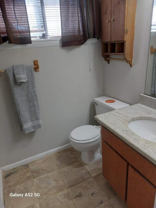 Building Photo - Furnished montly rental