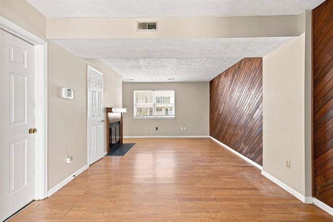 Building Photo - 46 Otsego Dr