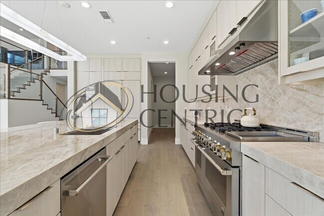 Building Photo - Unparalleled Executive Luxury Rental Home in Gated Community