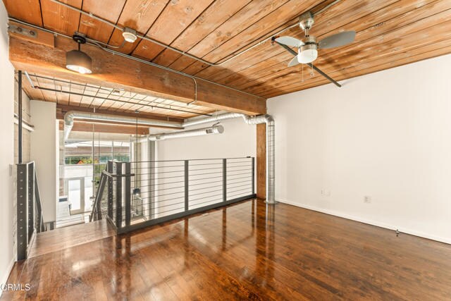 Building Photo - 530 S Hewitt St
