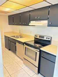 Building Photo - 4270 NW 79th Ave