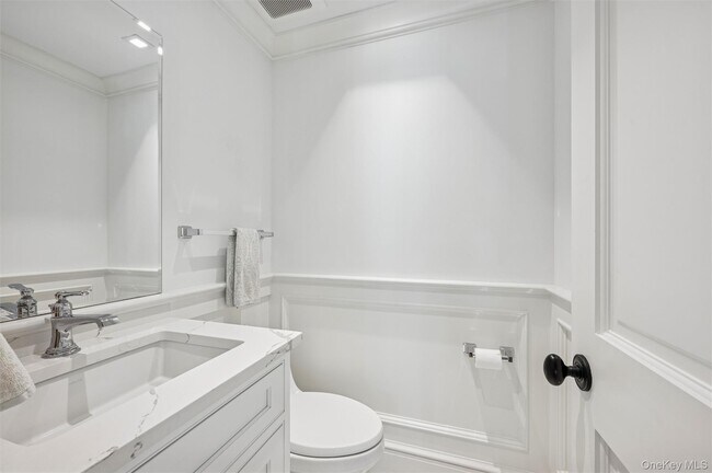 Building Photo - 30 Club Ln