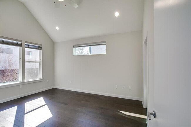 Building Photo - 3211 Aldwyche Dr