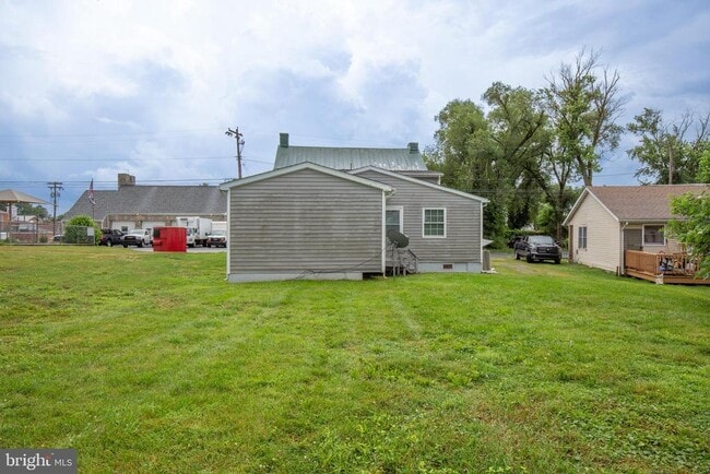 Building Photo - 32 Patrick Henry Way