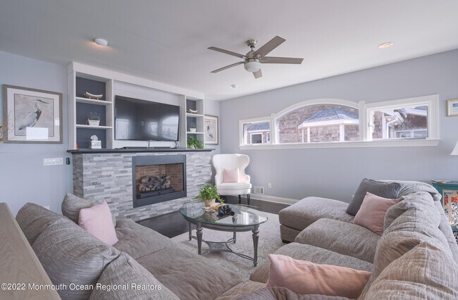 Building Photo - 709 Princeton Ave