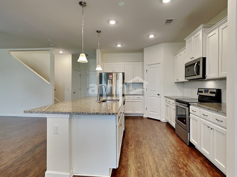Building Photo - 212 Dogwood Cir