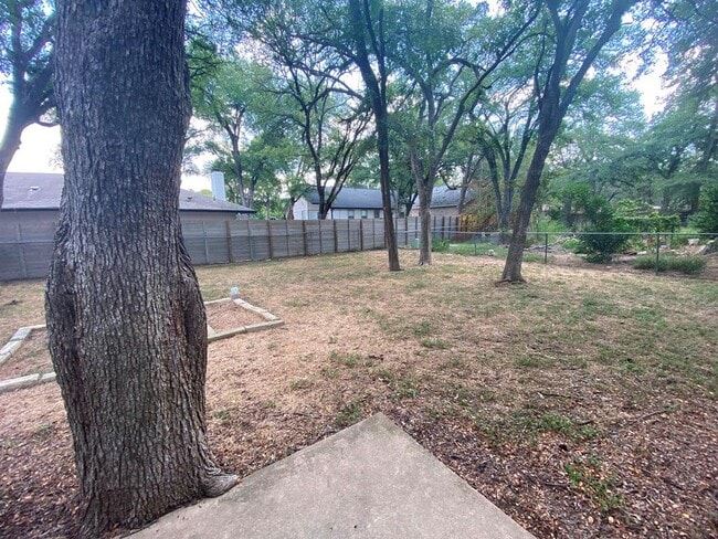 Building Photo - 5905 Burrough Dr