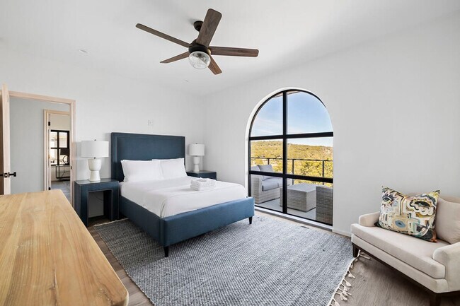 Building Photo - 2701 Bumble Bee Dr