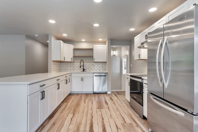 Updated kitchen w/ SS appliances - 10 S Busch Ln