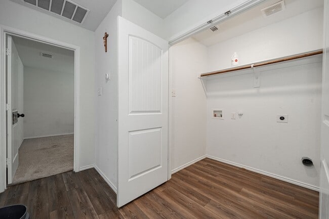 Building Photo - 1822 Barrie Wy