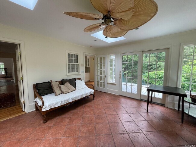 Building Photo - 3 Lamont Ln