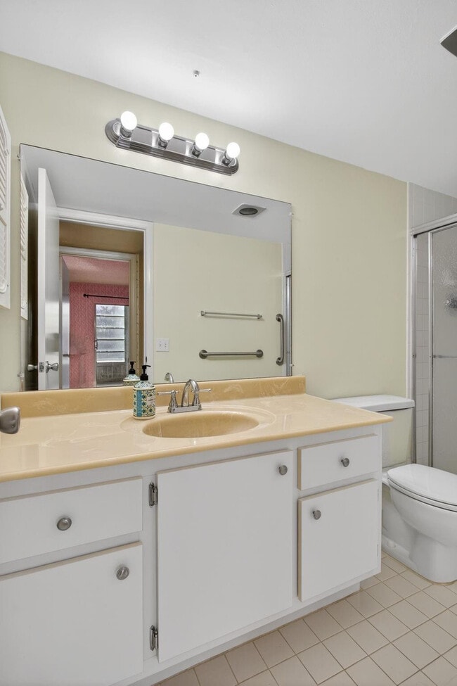 Building Photo - 1904 Bermuda Cir