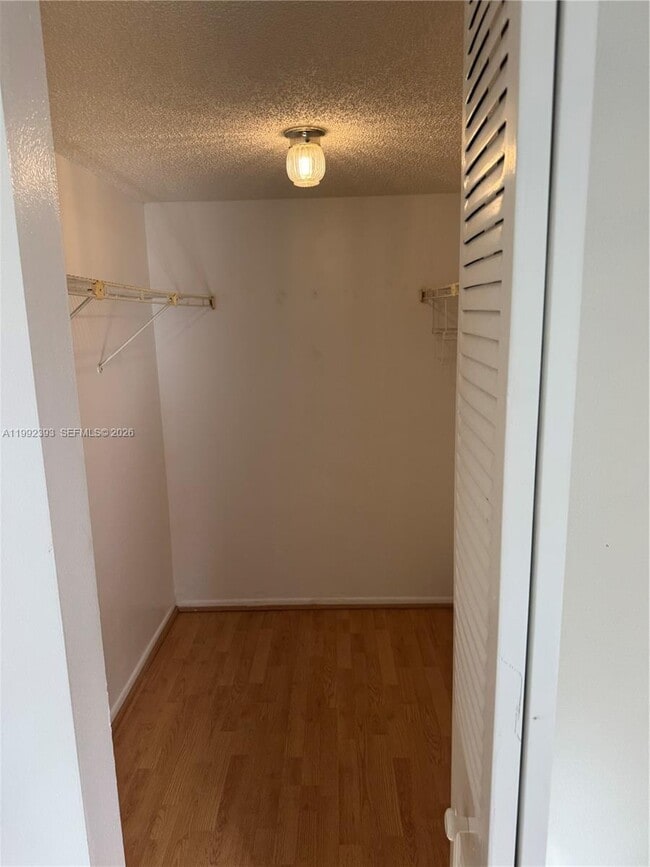 Building Photo - 1811 Sabal Palm Dr