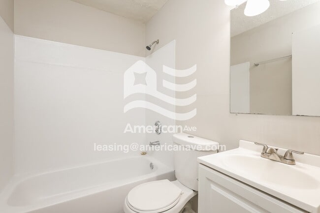 Building Photo - 7728 Aurora Dr
