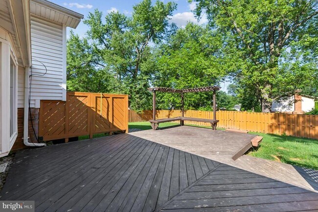 Building Photo - 1730 Pine Valley Dr