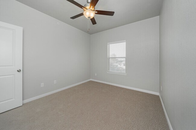 Building Photo - Spacious Townhome Available Now!