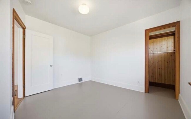 Building Photo - 2110 G St