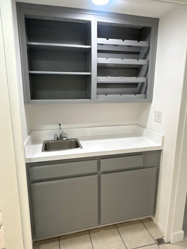 Building Photo - 3 Bedroom Condo for rent in the most desirable Alhambra Area Walking to Alhambra HS