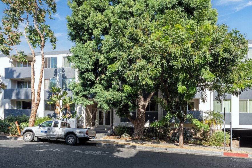 Building Photo - 1010 N Kings Rd
