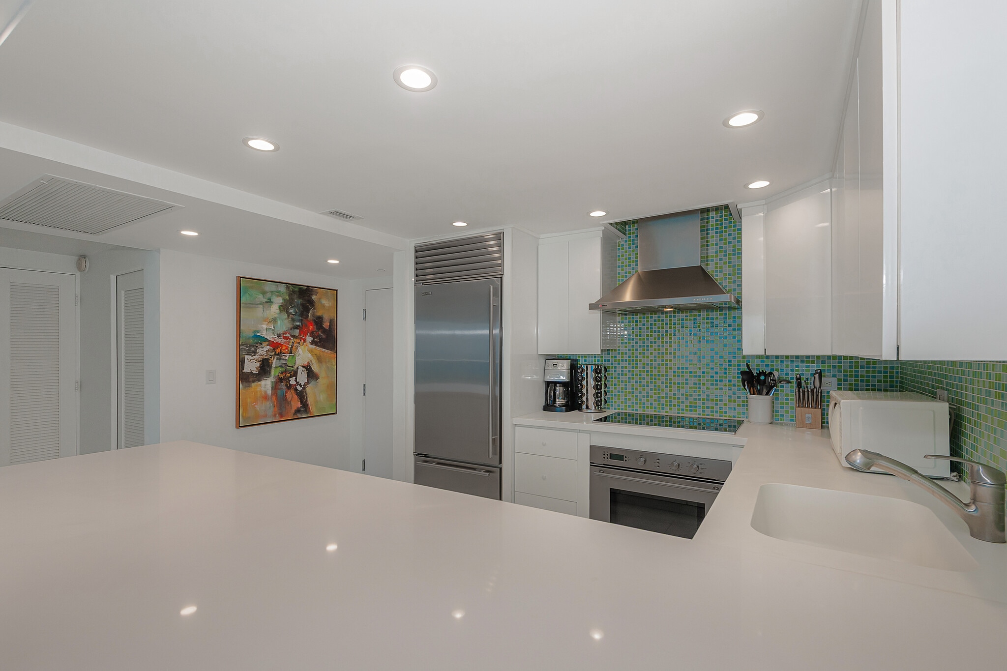 Building Photo - 2301 Collins Ave