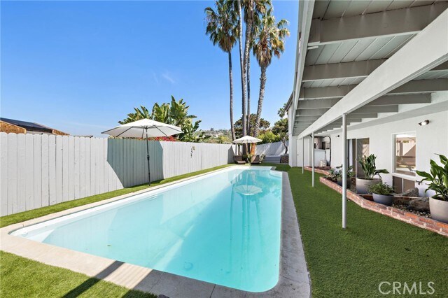 Building Photo - 2120 Temple Hills Dr