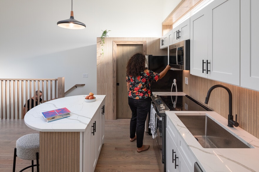 Building Photo - 4113 N Ashland Ave