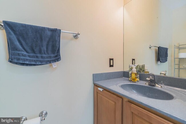 Building Photo - 7011 Hadlow Dr