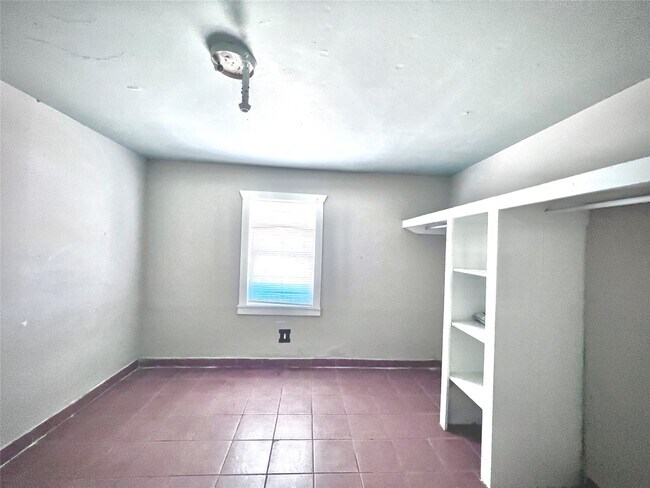 Building Photo - 1825 W Little York Rd