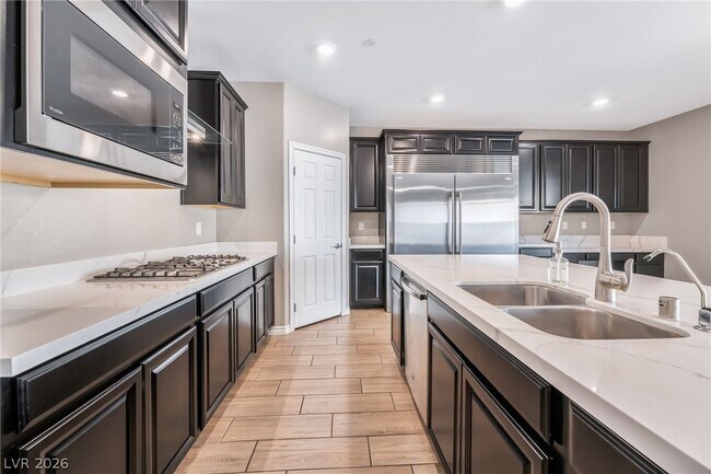 Building Photo - 454 Lost Horizon Ave