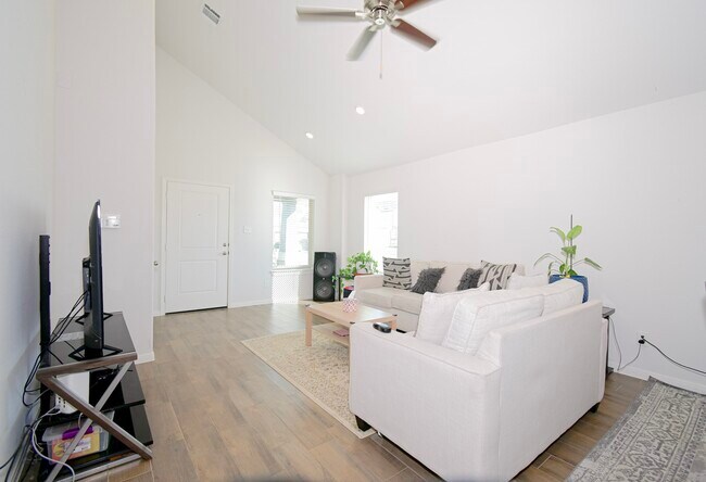 Building Photo - 21534 Cypress Trellis Dr