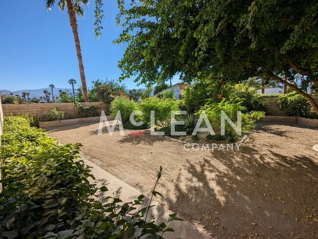 Building Photo - Four Bedroom Oasis - With Solar!