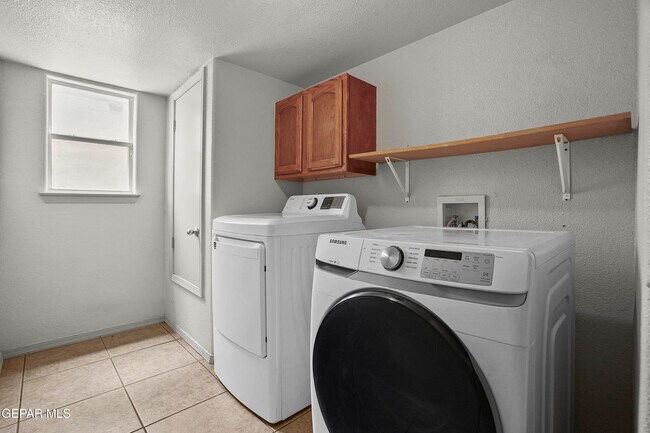 Building Photo - 3653 Tierra Inca Dr