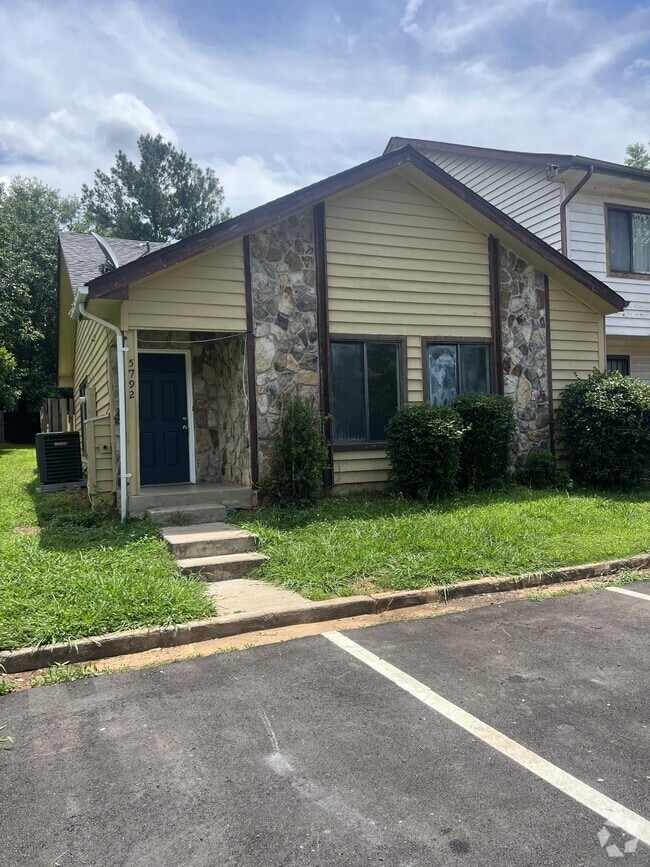 Building Photo - 5792 Trent Walk Dr