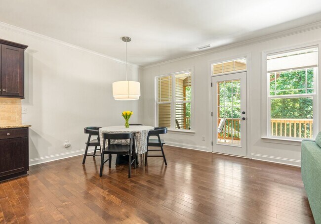 Building Photo - Convenient Carrboro Living in a Spacious 4 Bedroom Home