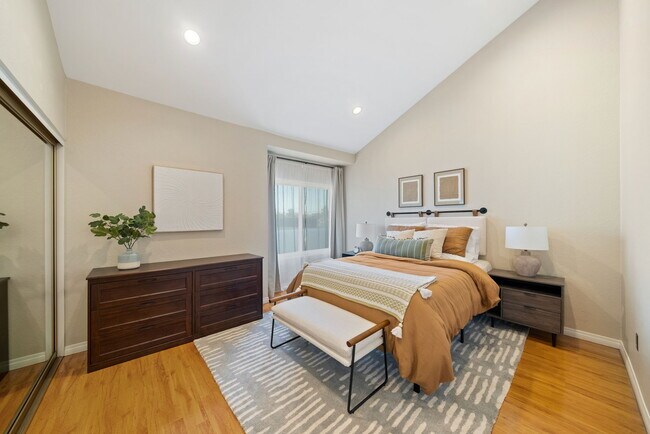 Building Photo - 12841 Forest Dr