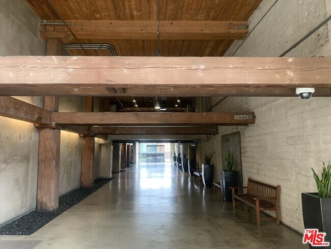 Building Photo - 527 Molino St