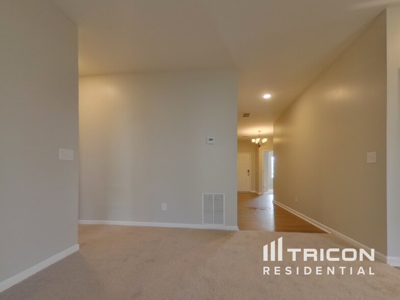 Building Photo - 94 Cottontail Ln