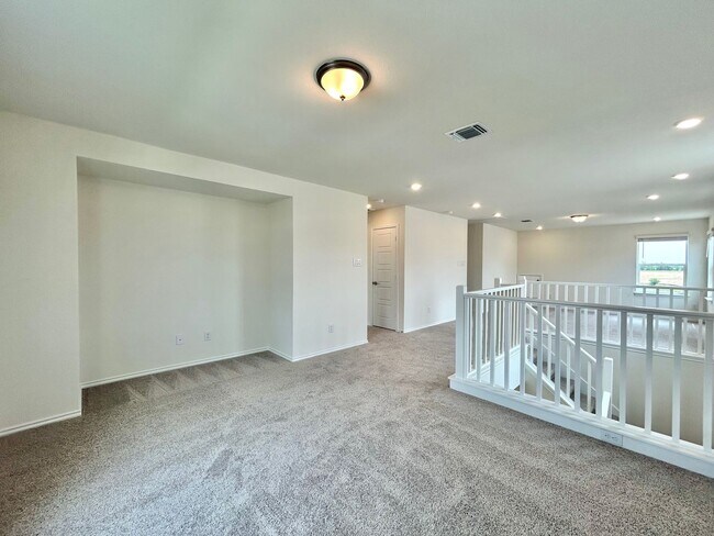Building Photo - Spacious & Updated 4/BR 3/5/BA Home with M...