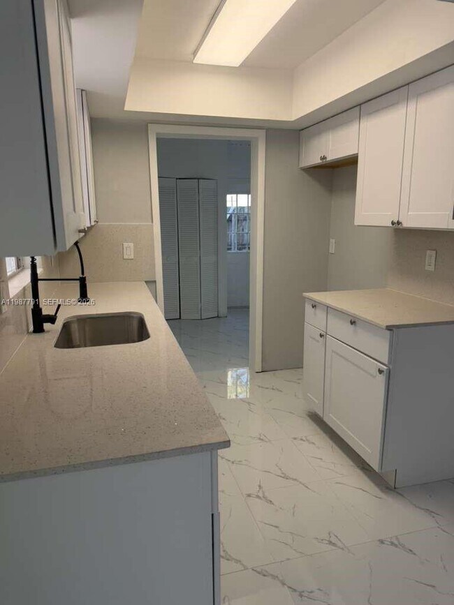 Building Photo - 4030 School Cir