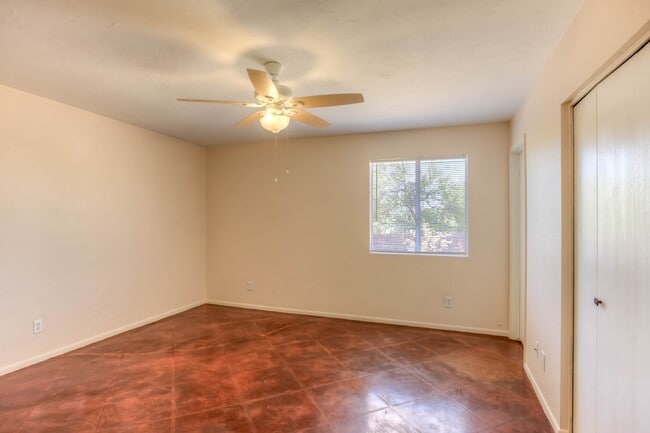 Building Photo - 1422 S Moonflower Ln
