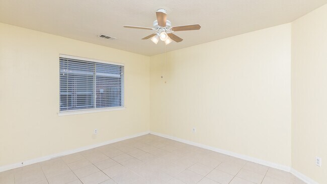Building Photo - 18323 Water Mill Dr