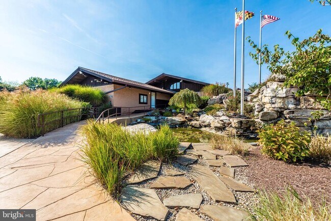 Building Photo - 10247 Redtail Ct