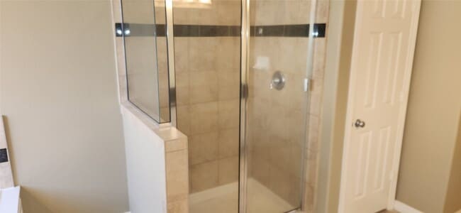 Building Photo - 11614 Royal Oaks Crossing