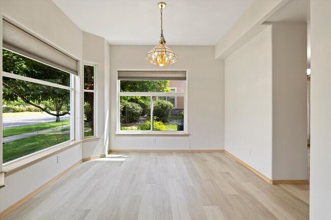 Building Photo - 423 Columbia Point Dr