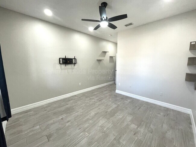 Building Photo - 4032 Meadowlark Dr