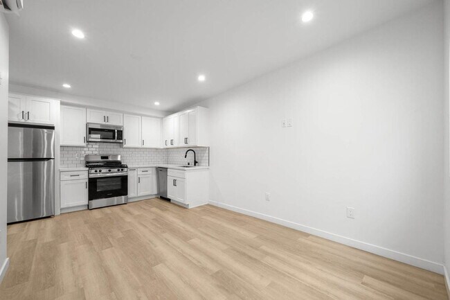Building Photo - 3335 Stocker St W