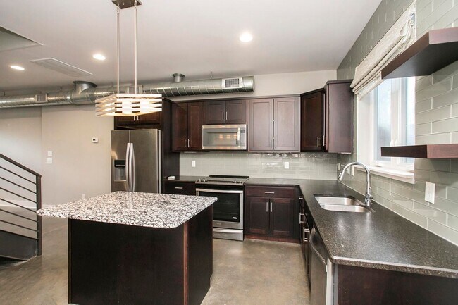 Building Photo - 1025 Dickerson Pike