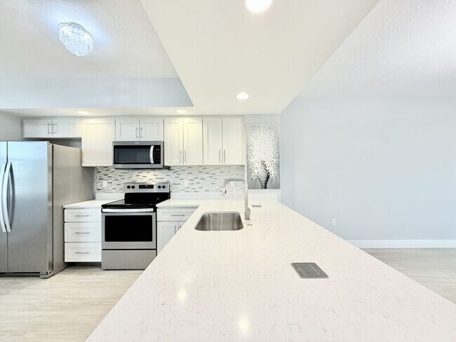 Building Photo - 960 Starkey Rd